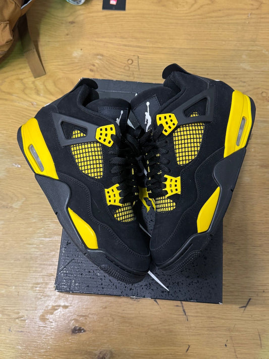 Jordan 4 Retro Thunder (2023) - Pre-Owned