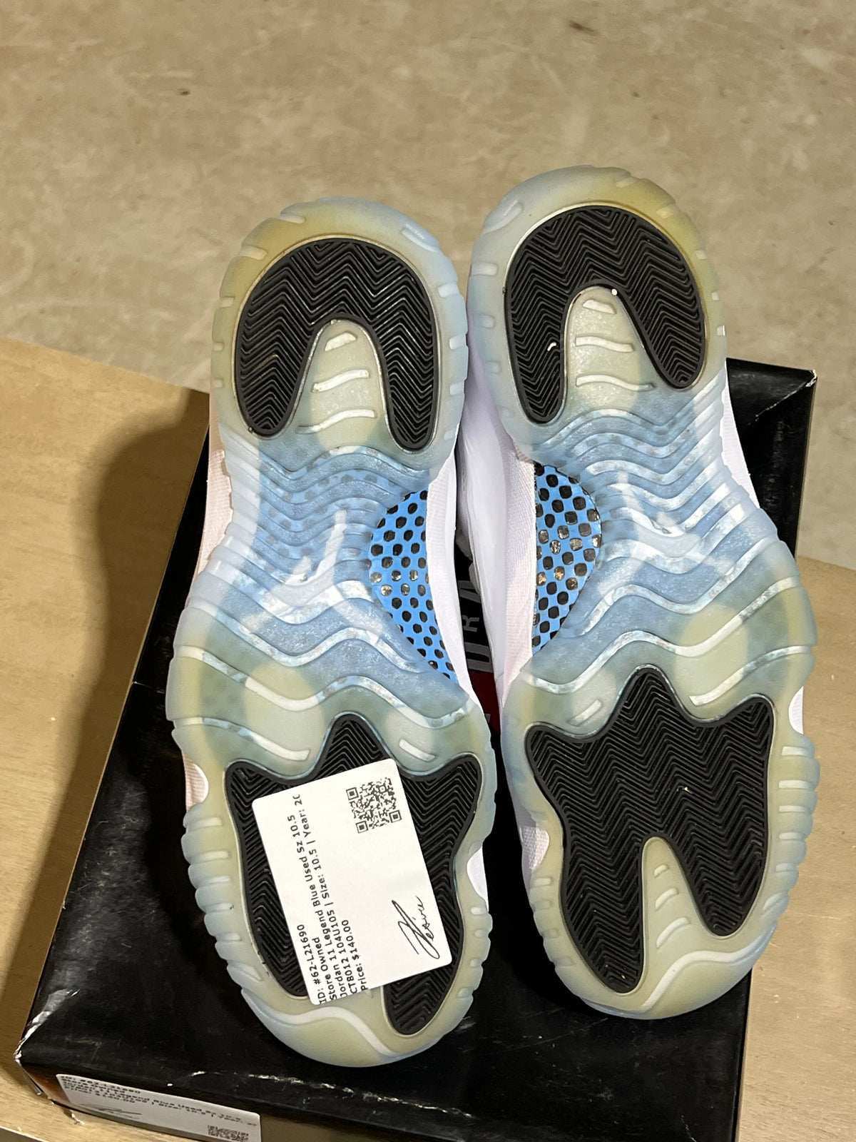 Jordan 11 Retro Legend Blue (2024) - Pre-Owned