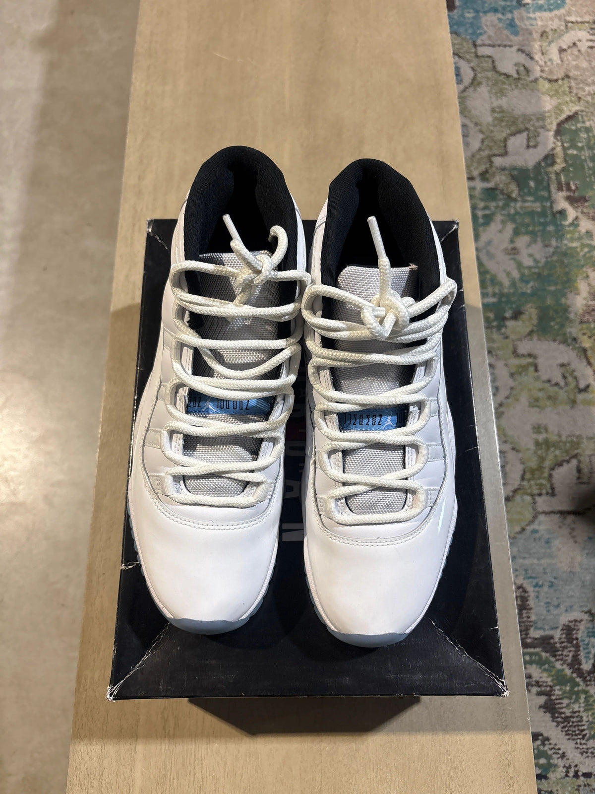 Jordan 11 Retro Legend Blue (2024) - Pre-Owned